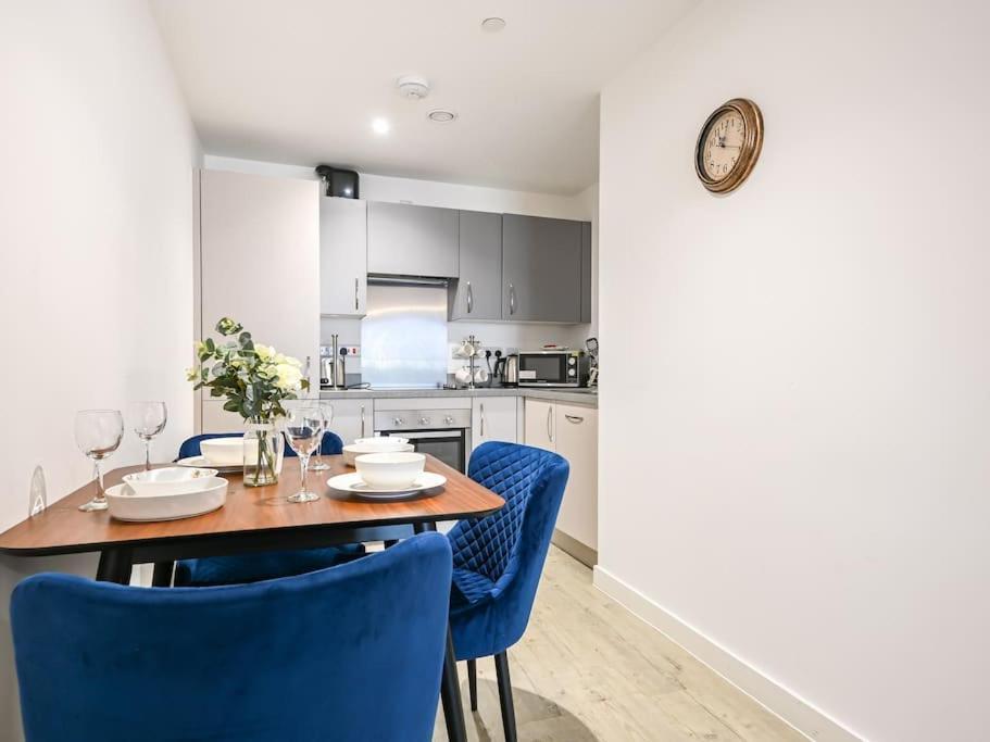 Stylish & Spacious Salford Quays One Bedroom High Floor Apartment With Balcony Manchester Exteriér fotografie